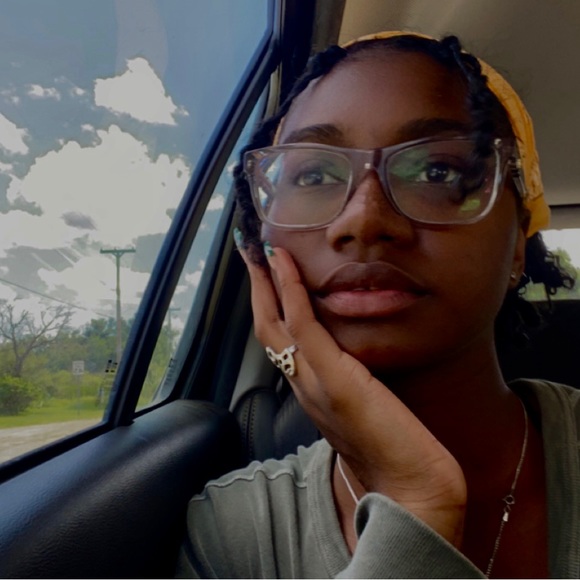 Meet your Posher, Tanisha - Picture 1 of 1